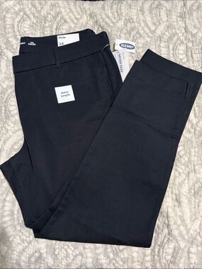 Old Navy Pixie Ankle Pants in Black